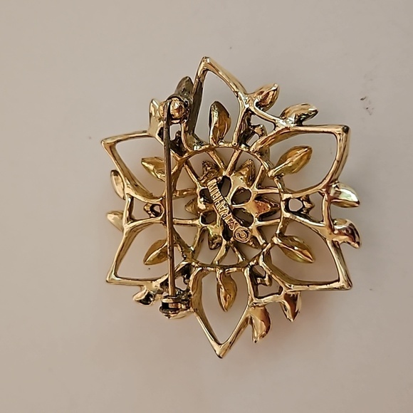 SARAH COVENTRY Goldtine Filagree Open Flower Brooch - Picture 5 of 6